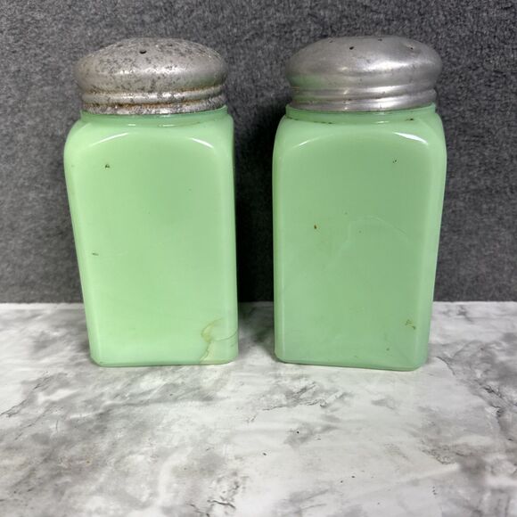 Vintage Square Green Jadeite Salt & Pepper Shakers McKee NICE Retro MCM - Picture 5 of 9